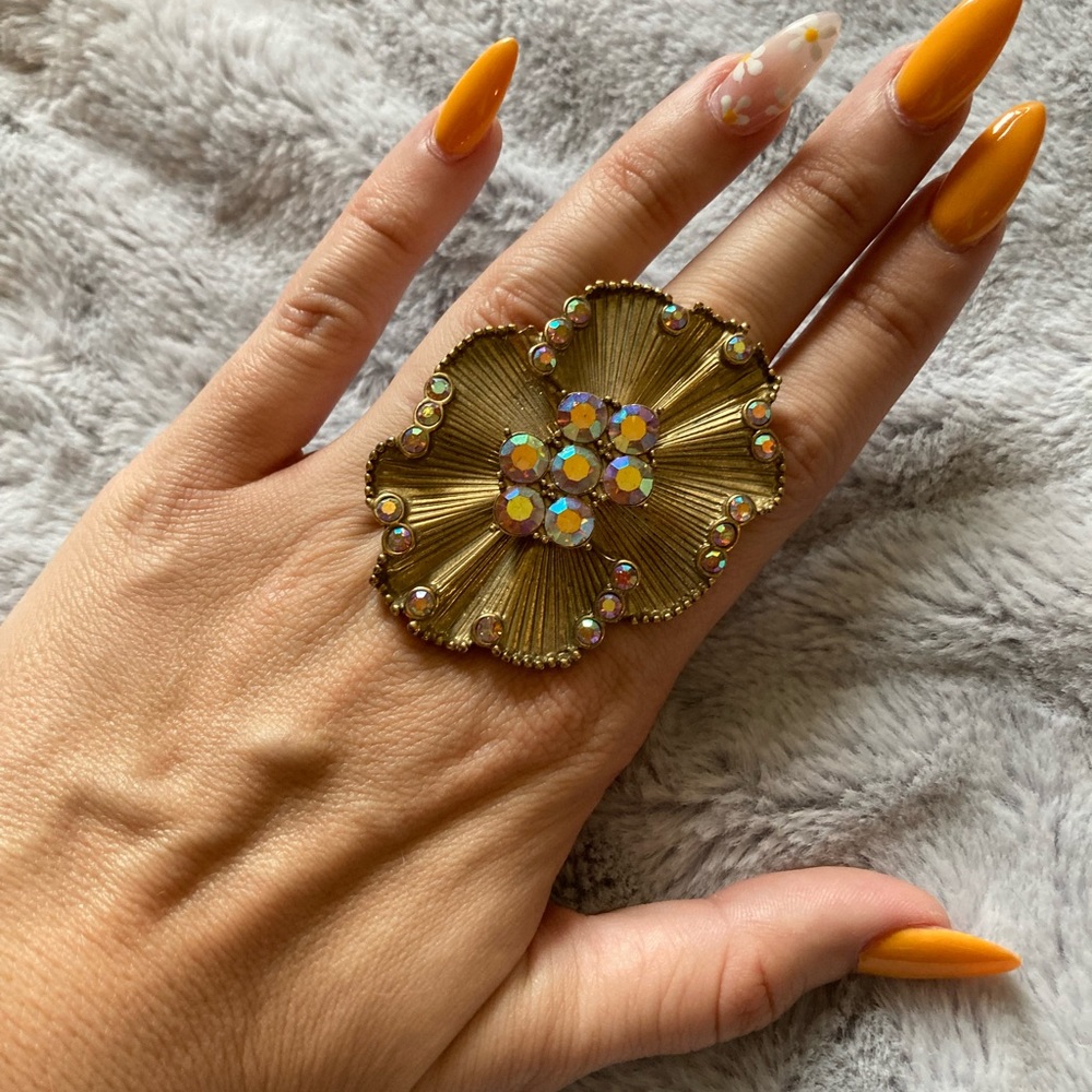 EUC Guess Stretchy Gold Ring - Picture 5 of 6
